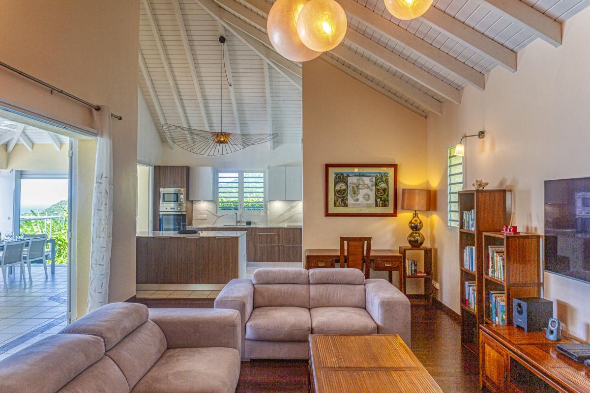 14. Location villa vue mer piscine Deshaies Guadeloupe_Salon Vue Mer des Caraibes